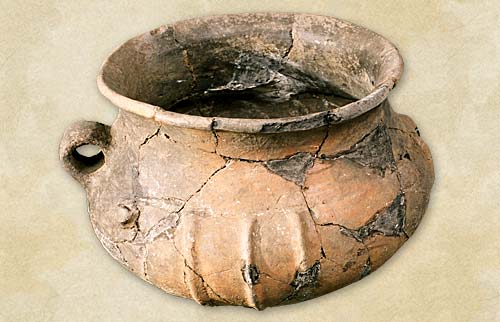 6.Vessel, the Edinet culture - Bronze Age