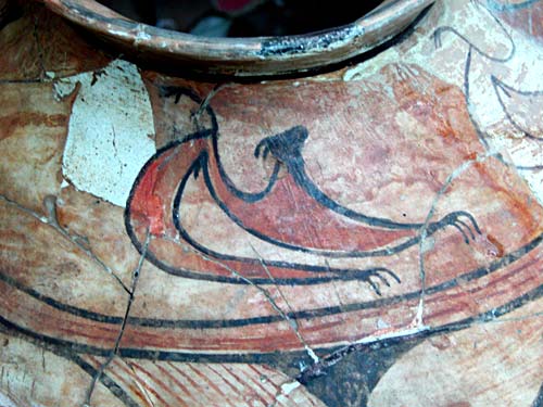 28. Fragment din decorul unui vas pictat cu reprezentări zoomorfe, perioada târzie a culturii Cucuteni-Tripolie - Epoca eneoliticului