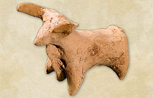 25. Figurină de taur, perioada târzie a culturii Cucuteni-Tripolie - Epoca eneoliticului