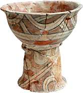 11. „Fructieră” pictată cu picior-suport, perioada mijlocie a culturii Cucuteni-Tripolie - Epoca eneoliticului