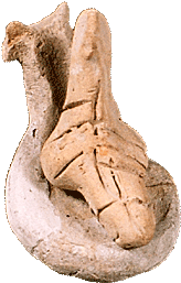   7. Figurină feminină pe „tron” zoomorf, perioada timpurie a culturii Cucuteni-Tripolie - Epoca eneoliticului