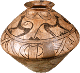   4. Amforă pictată cu reprezentări zoomorfe, perioada târzie a culturii Cucuteni-Tripolie - Epoca eneoliticului