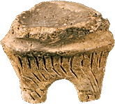 2. Măsuță-altar cu decor incizat; cultura Criș - Epoca neoliticului