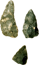   3. Topoare de mână și vârf din silex  - Epoca paleoliticului